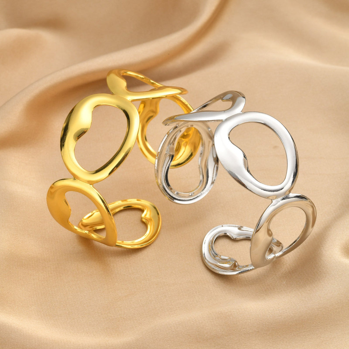 Nora — Brazalete Nórdico con Pañuelo · Imagen del proveedor