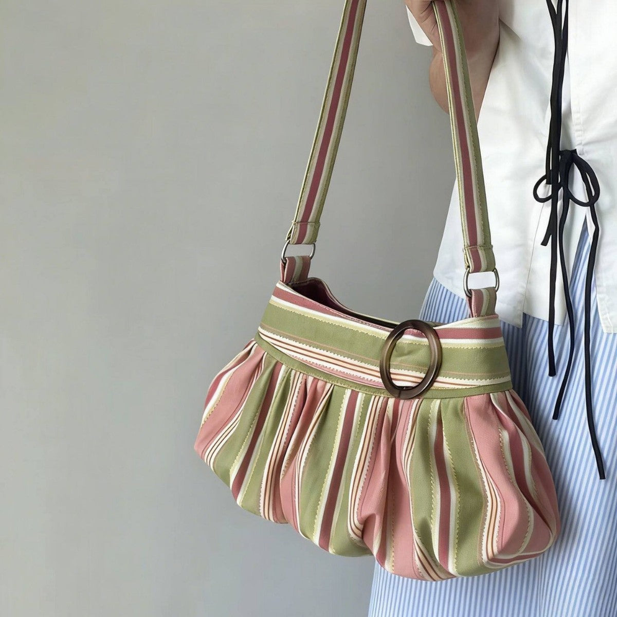 Mélisande — Bolso Plisado de Rayas · Imagen del proveedor