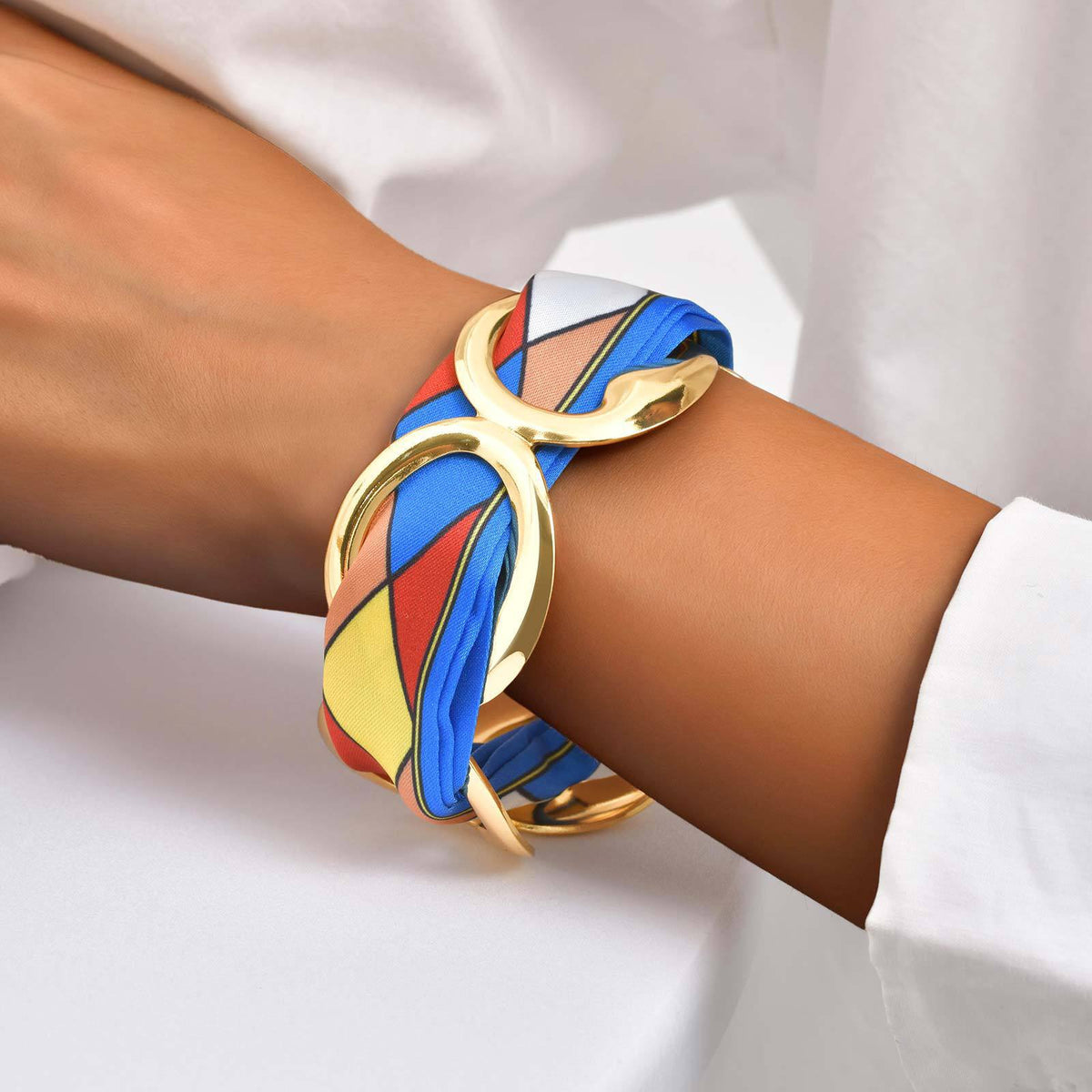 Nora — Brazalete Nórdico con Pañuelo · Imagen del proveedor