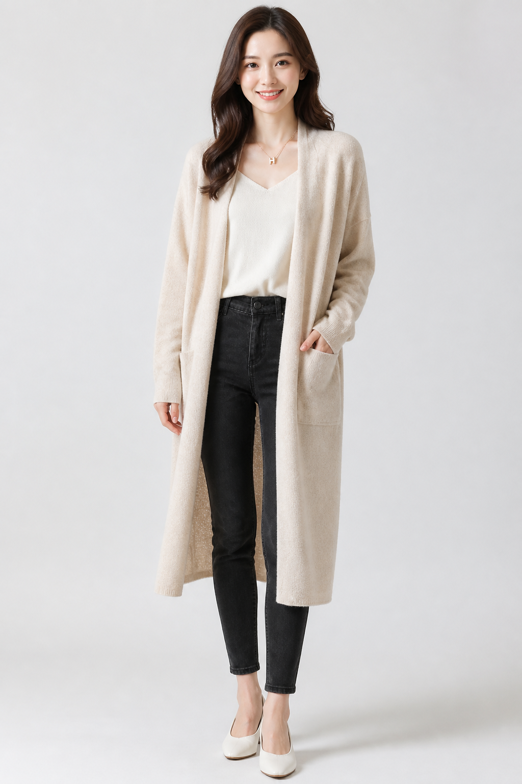 Amélie — Cárdigan Largo de Lana Suave — Beige albaricoque, modelo con rostro visible