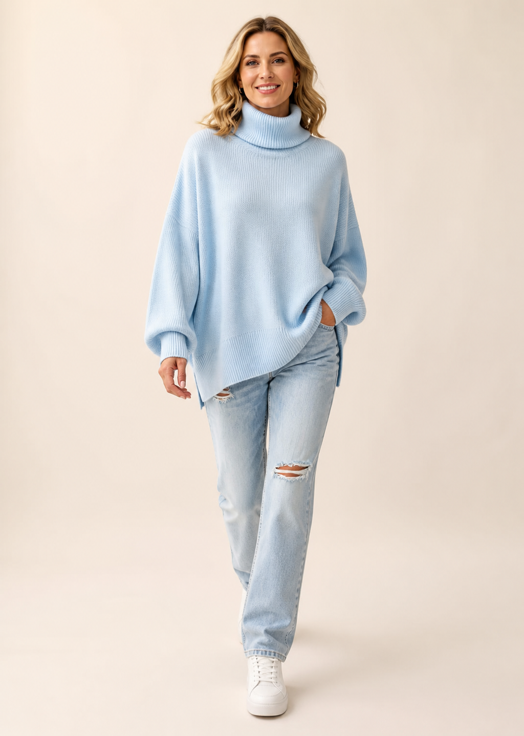 Amélie — Jersey de Cuello Alto — Azul claro, modelo con rostro visible