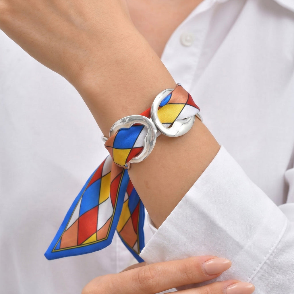 Nora — Brazalete Nórdico con Pañuelo · Imagen del proveedor