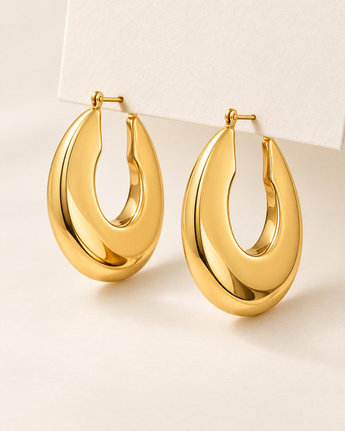 Aurélie sculpted oval hoop earrings in Gold, side view