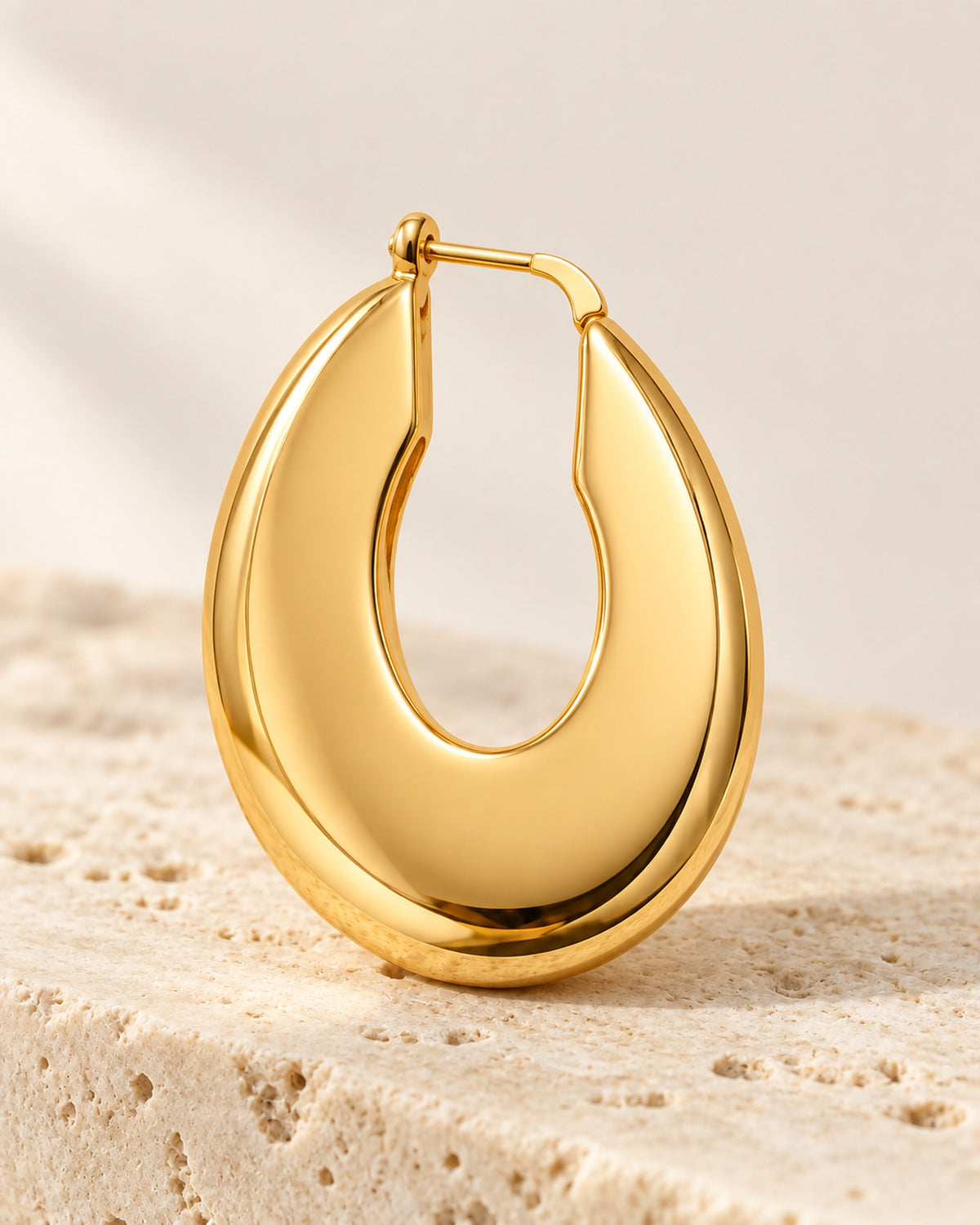 Aurélie sculpted oval hoop earrings in Gold, close-up detail