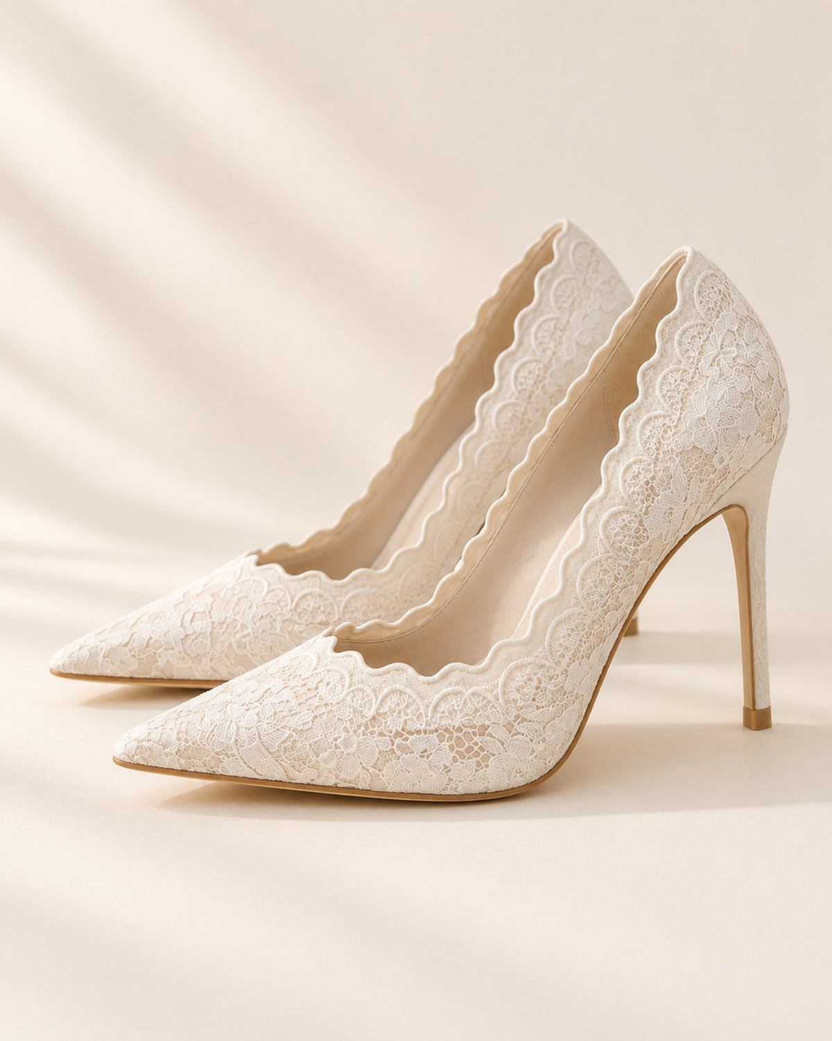 Valérie lace pointed-toe stiletto pump in Beige, side view