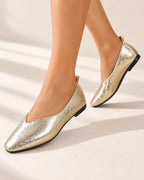 Sélène metallic crinkle-finish V-cut ballet flat in Gold, in motion