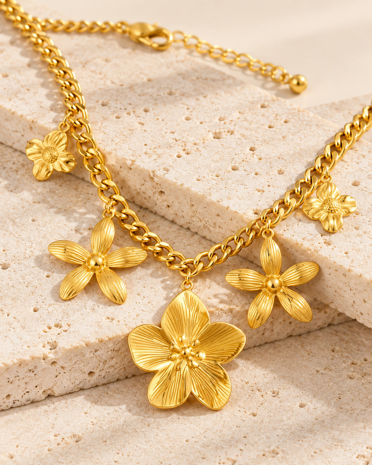 Octavie stainless steel curb chain necklace with five flower charms in Gold, close-up detail
