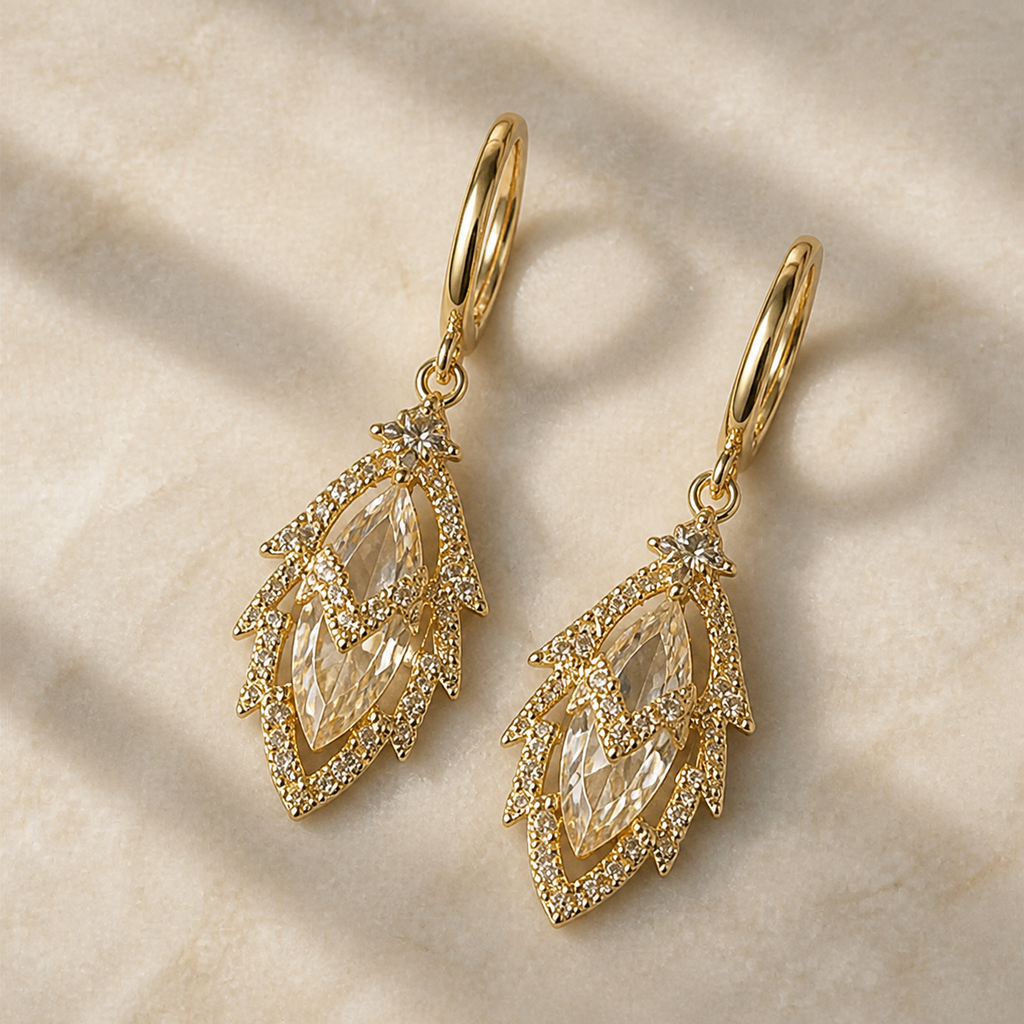 Iris — Pendientes Hoja de Circonita Dorada · Lay Down Premium
