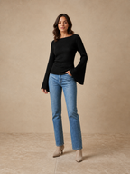 Juliana — Top de Canalé con Manga Campana · Negro · modelo en estudio · 3:4