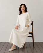 Léonie — Vestido Midi de Punto Verde Oliva · Blanco roto · Modelo