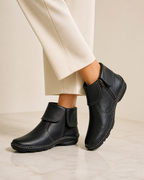 Margaux — Botines de Piel con Cremallera · vista frontal en modelo
