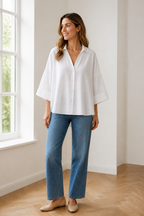 Margaux — Camisa de Rayas Azules — margaux blanco, modelo con rostro visible