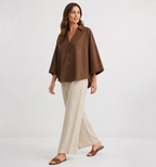 Margaux — Camisa de Rayas Azules — margaux marron, modelo con rostro visible