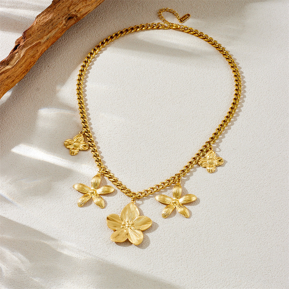 Octavie — Collar Floral Dorado de Acero