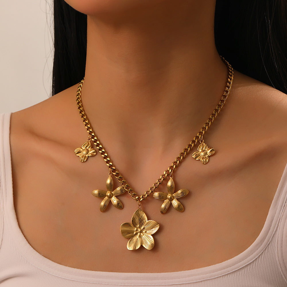 Octavie — Collar Floral Dorado de Acero