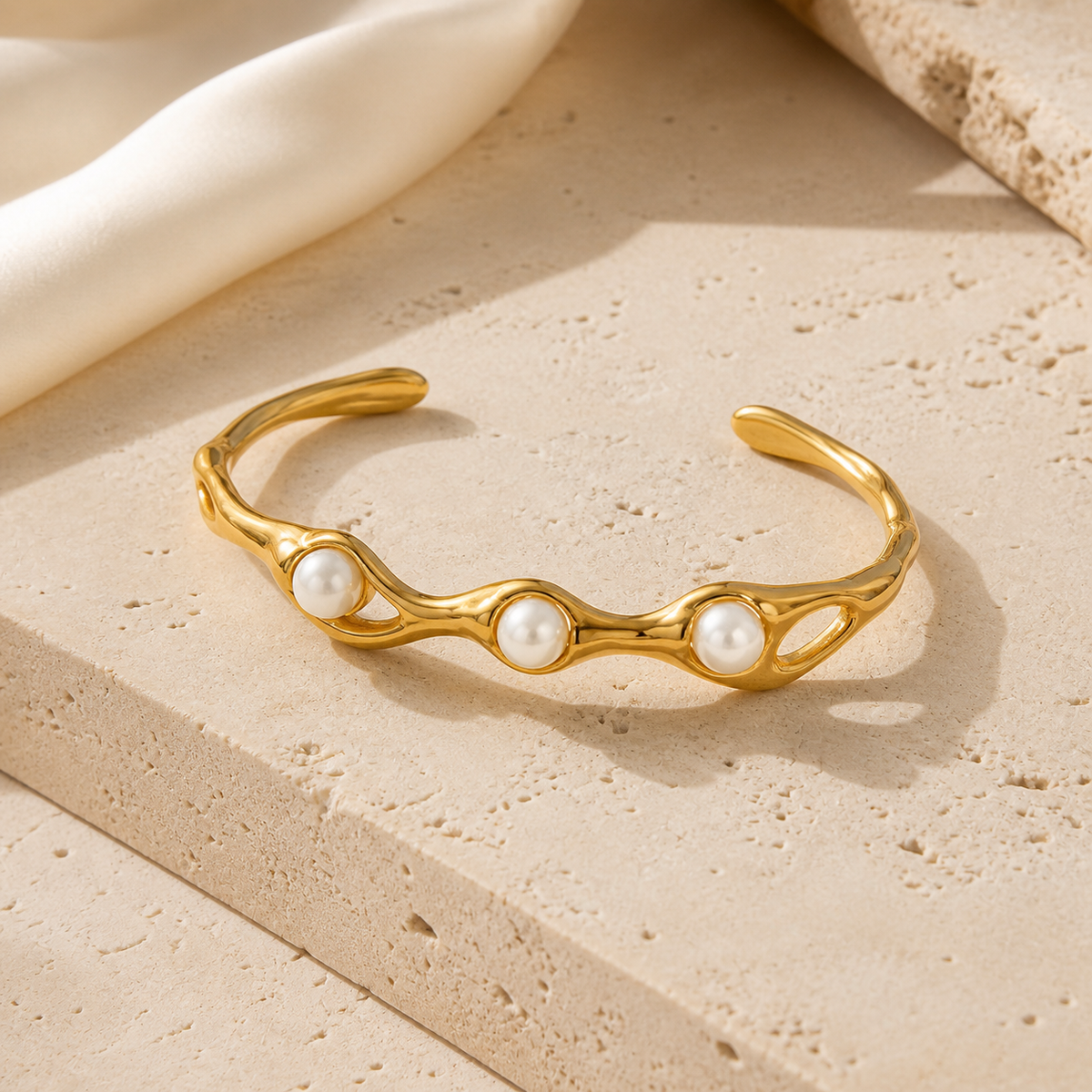 Ophélie — Brazalete Orgánico de Perlas · Lay Down Premium