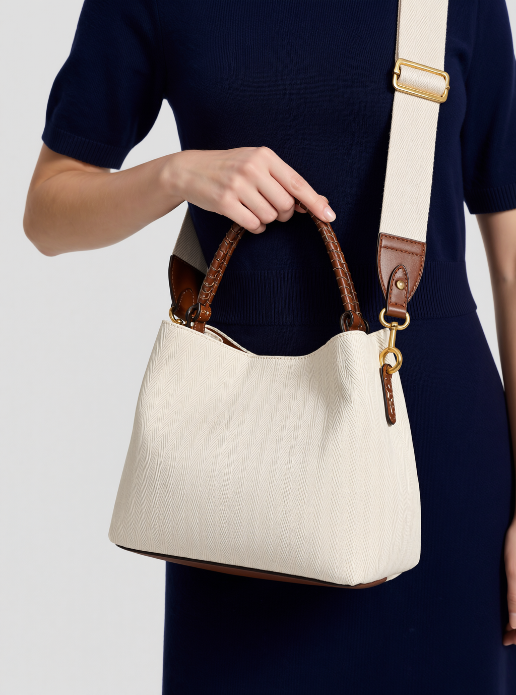 Riviera — Bolso Bucket de Rafia Tejida — vista 3, IRANDRE