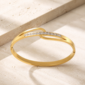 Soline — Brazalete Geométrico de Acero · Lay Down Premium